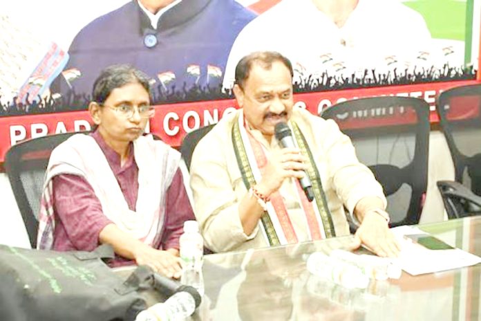 పీసీసీ పనితీరు భేష్