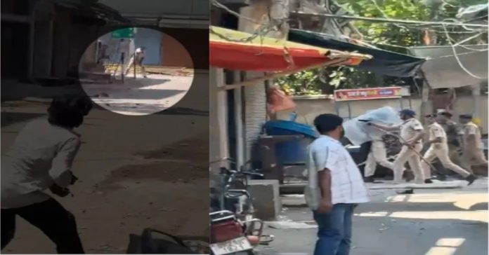 విద్యార్థులపై ఏకే-47తో కాల్పులు..కానిస్టేబుల్ సస్పెండ్