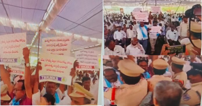 Protest against Minister Vakiti Srihari in Koheda