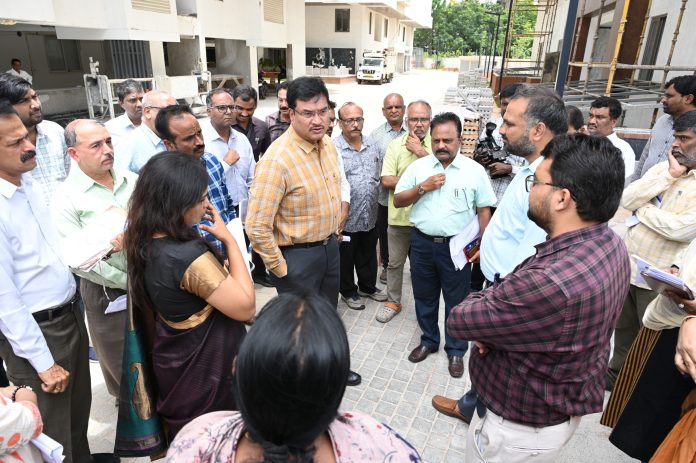 హుస్సేన్సాగర్ ఎఫ్టీఎల్లో నిర్మాణాలపై తనిఖీ