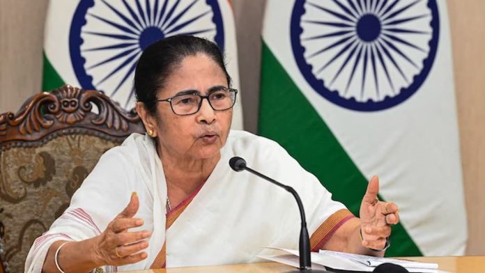 కాక్రోచ్ పార్టీ నిరసనలో పాల్గొననున్న మమతా బెనర్జీ