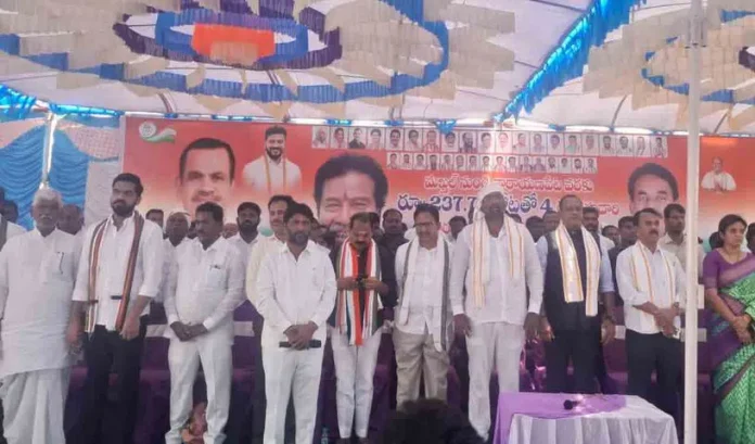 రోడ్డు నిర్మాణ పనులను ప్రారంభించిన మంత్రి కోమటిరెడ్డి