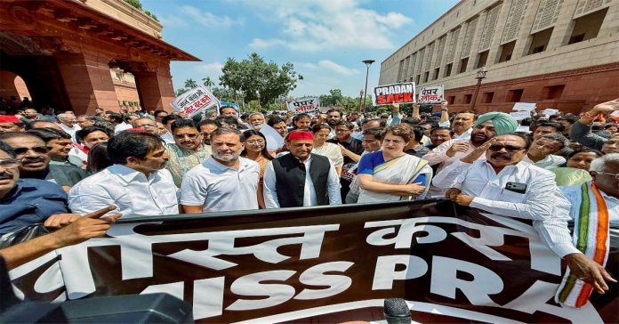 Opposition MPs stage protest in front of Makar Dwaraka.