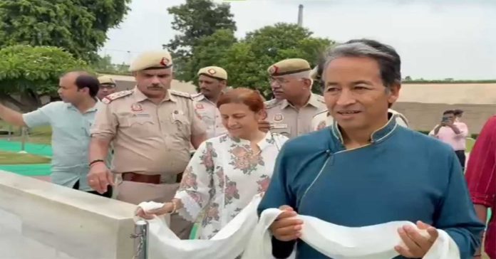 Activist Sonam Wangchuk pays tribute at Rajghat