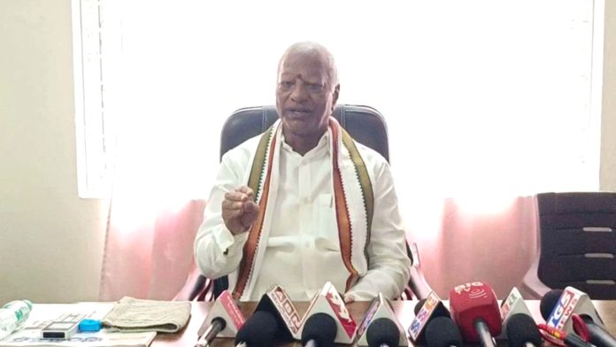 వివాదాలతో సమయం వృథా చేయొద్దు