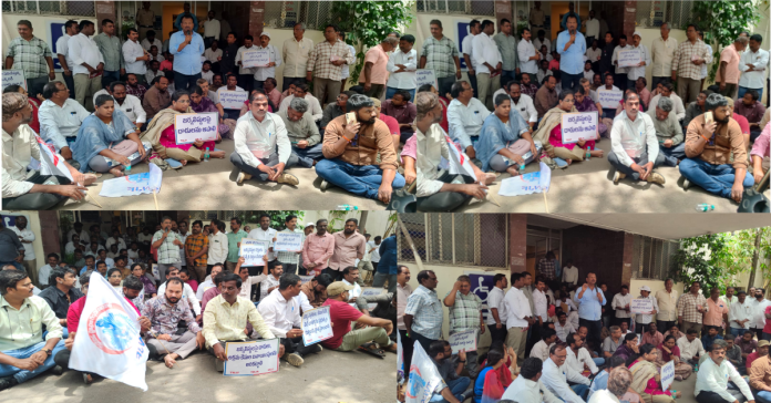 సమాచార్ భవన్ వద్ద టీడబ్ల్యూజేఎఫ్ భారీ ఆందోళన