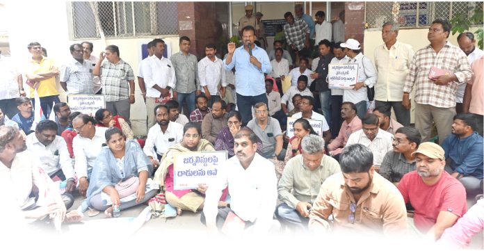 జర్నలిస్టుల సమస్యల పరిష్కారంలో జాప్యం వద్దు