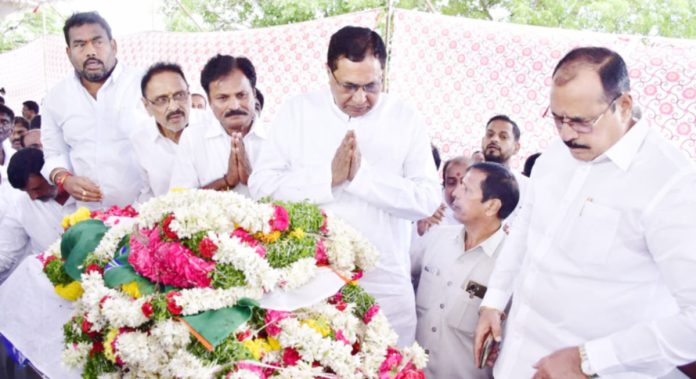 మాజీ ఎమ్మెల్యే కొమ్మిడి
అంత్యక్రియలు పూర్తి