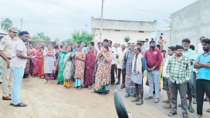 ప్రేమ పేరిట వేధింపులు..వైద్య విద్యార్థిని సూసైడ్