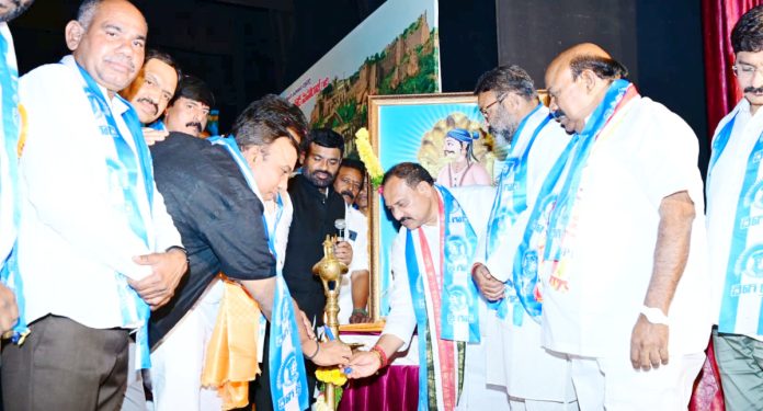 సచివాలయం ఎదుట
సర్వాయి పాపన్న విగ్రహం