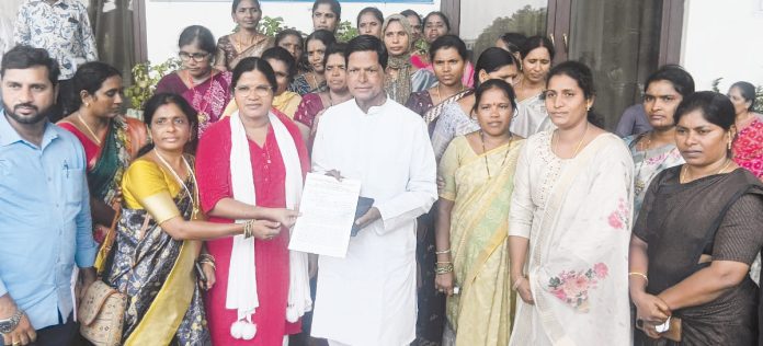 జనగామ జిల్లాలో శిశు మహిళా సమృద్ధి యాప్ ను రద్దు చేయాలి