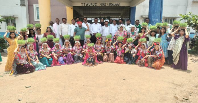 ట్రైబల్ పాఠశాల కళాశాలకు ఎల్లప్పుడు సహకారం ఉంటుంది: సర్పంచ్