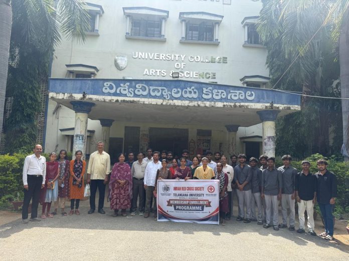 విద్యార్థులు విద్యతో పాటు సామాజిక సేవా కార్యక్రమాల్లో చురుకుగా పాల్గొనలి