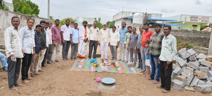 పద్మశాలి సంఘం నూతన షెడ్ నిర్మాణానికి భూమిపూజ