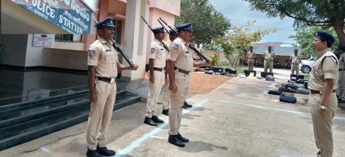 సిద్ధాపూర్ పోలీస్ స్టేషన్ ను తనిఖీ చేసిన ఎస్పీ