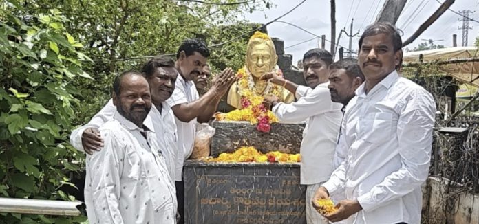 ఆచార్య జయశంకర్ ఆశయాల సాధనకు కృషి చేయాలి