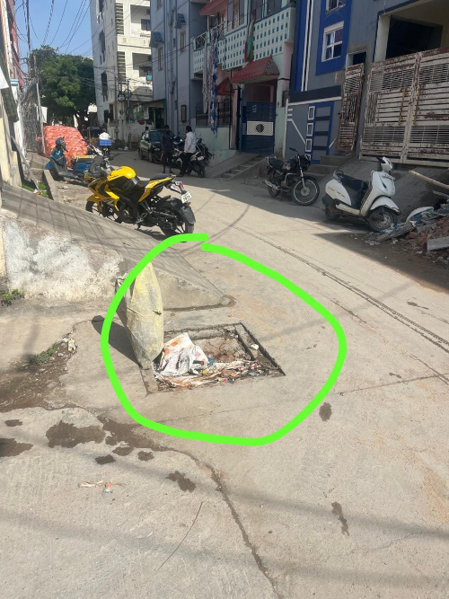 ప్రమాదకరంగా మ్యాన్హోల్స్..