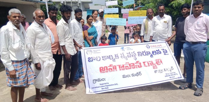బడి బయట ఉన్న పిల్లలను బడిలో చేర్పించాలి