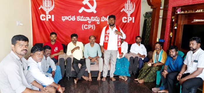 పేదల ఇంటి స్థలాన్ని ఆక్రమించే ప్రయత్నం ఆపాలి
