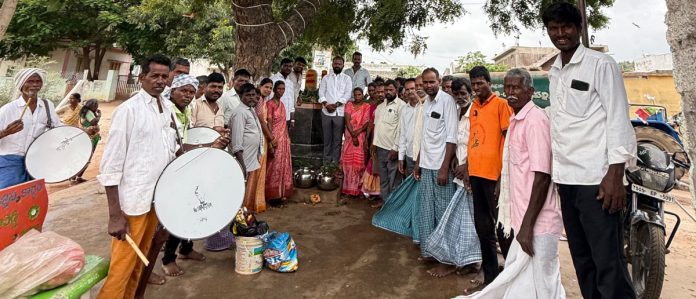 వర్షాలు పడి రైతులు సంతోషంగా ఉండాలి