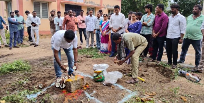 Trainee Collector lays foundation stone for Vivo building.