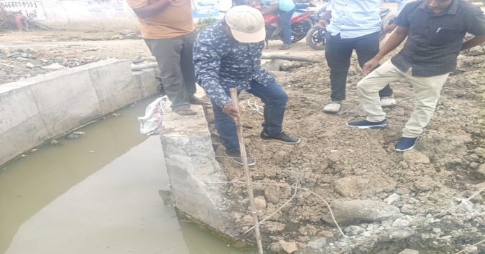 నాణ్యత ప్రమాణాలను పరిశీలించిన క్వాలిటీ కంట్రోల్ అధికారి
