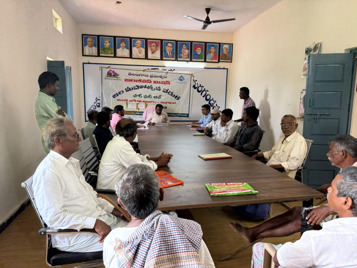 నీటి కష్టాలకు చెక్ పెట్టే దిశగా సర్పంచ్