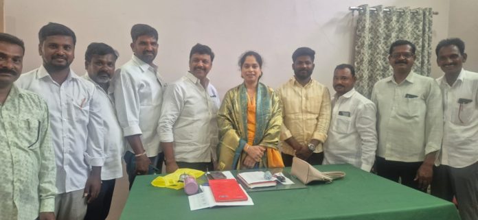 ఎంపీడీవో సవితారెడ్డికి సన్మానం