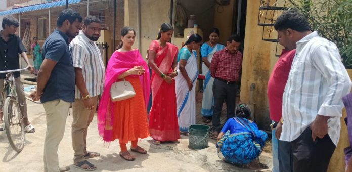 పరిసరాలను పరిశుభ్రంగా ఉంచుకోవాలి