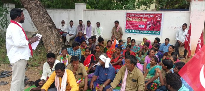 రెండో రోజుకు చేరిన జీపీ కార్మికుల ధర్నా