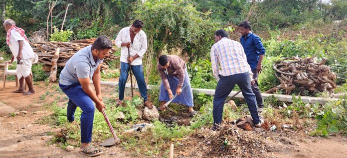 అజ్జాలాపురంలో గ్రామస్తుల స్వచ్చంద శ్రమదానం