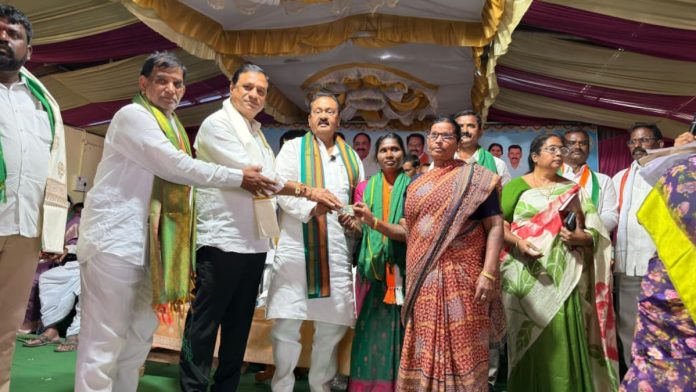 అర్హులైన ప్రతి కుటుంబానికి సంక్షేమ ఫలాలు