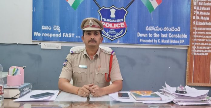 ఒకేరోజు మూడు ఇళ్లల్లో చోరీలు