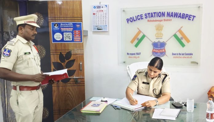 SP conducts surprise inspection of Nawabpet police station.