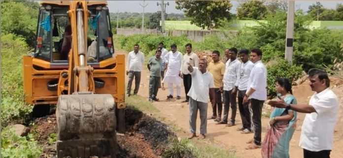 నవాబ్పేట్-యన్మంగండ్ల రోడ్డుకు మరమ్మత్తులు