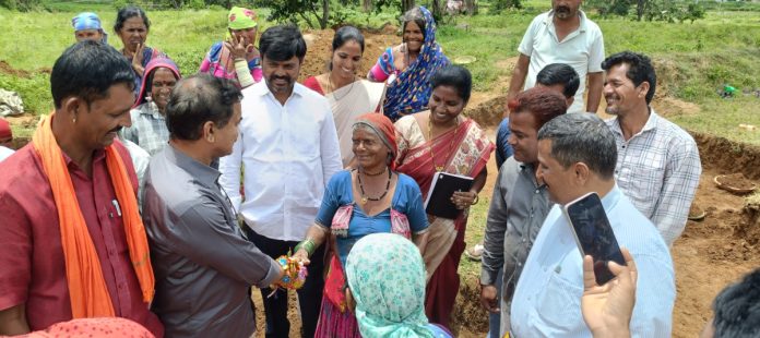 Farmers should construct 'farm ponds'.