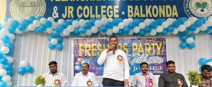 విద్యార్థులు ఉన్నత స్థాయికి ఎదగాలి: సర్పంచ్