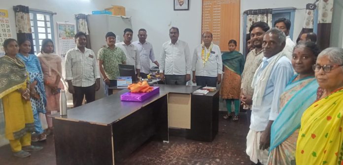 పదోన్నతి పై వెళ్తున్న రమేష్ కు వీడ్కోలు