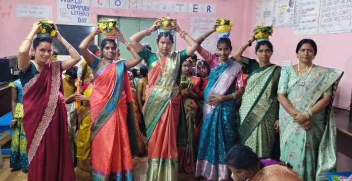 శాంభవి హైస్కూల్ ఆధ్వర్యంలో ఘనంగా బోనాలు