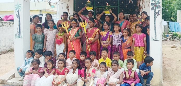 ఆక్స్ఫర్డ్ గ్రామర్ స్కూల్ ఆధ్వర్యంలో ఘనంగా బోనాలు