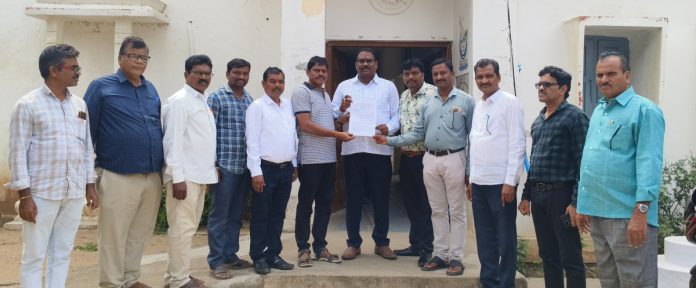 ఉపాధ్యాయుల దీర్ఘకాలిక సమస్యలు పరిష్కరించాలి
