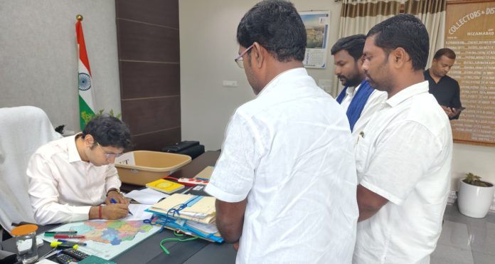 దళిత స్మశాన వాటిక భూమి కబ్జా భగ్గుమన్న దళితులు