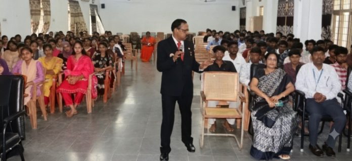 స్పష్టమైన లక్ష్యంతోనే విద్యార్థుల భవిష్యత్తు సుగమం