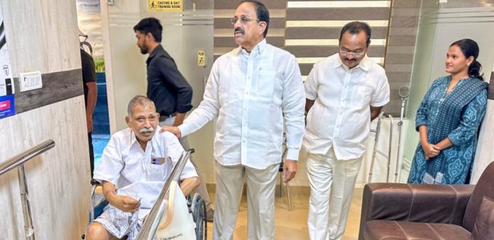 మాచినేని కృష్ణయ్యను పరామర్శించిన మంత్రి తుమ్మల