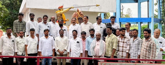 The fighting spirit of Sardar Sarvai Papanna Goud is exemplary.