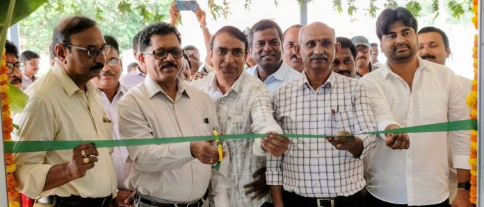 కమ్యూనిటీ హాల్ను ప్రారంభించిన సింగరేణి డైరెక్టర్ కొప్పుల వెంకటేశ్వర్లు