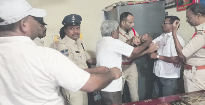 పోలీసుల దౌర్జన్యం..