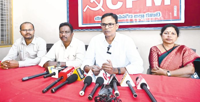 పెండింగ్ ప్రాజెక్టులపై ప్రజా ఉద్యమం