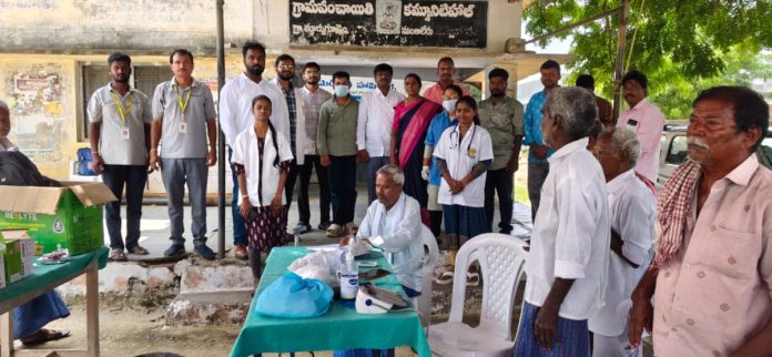 గ్రామీణ ప్రజలకు ఉచిత వైద్య సేవలు