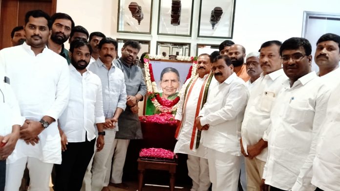 పట్నం రుక్కమ్మకు
టీపీసీసీ చీఫ్ నివాళి